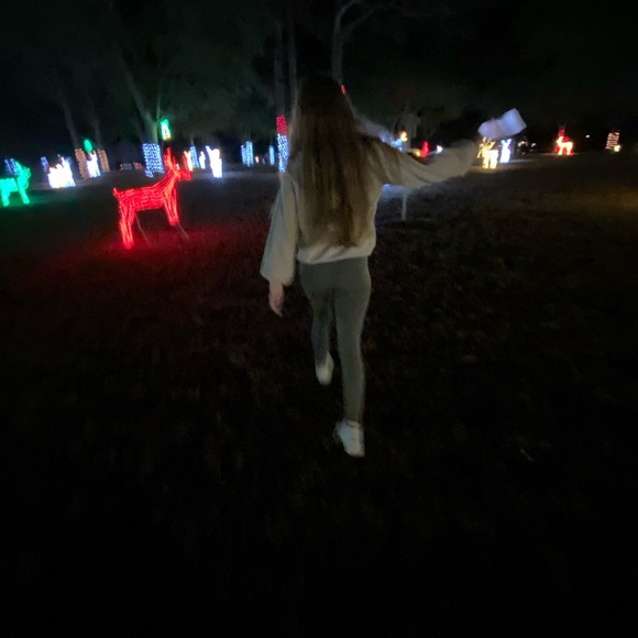 Meet your Posher, Zoë - Picture 1 of 1